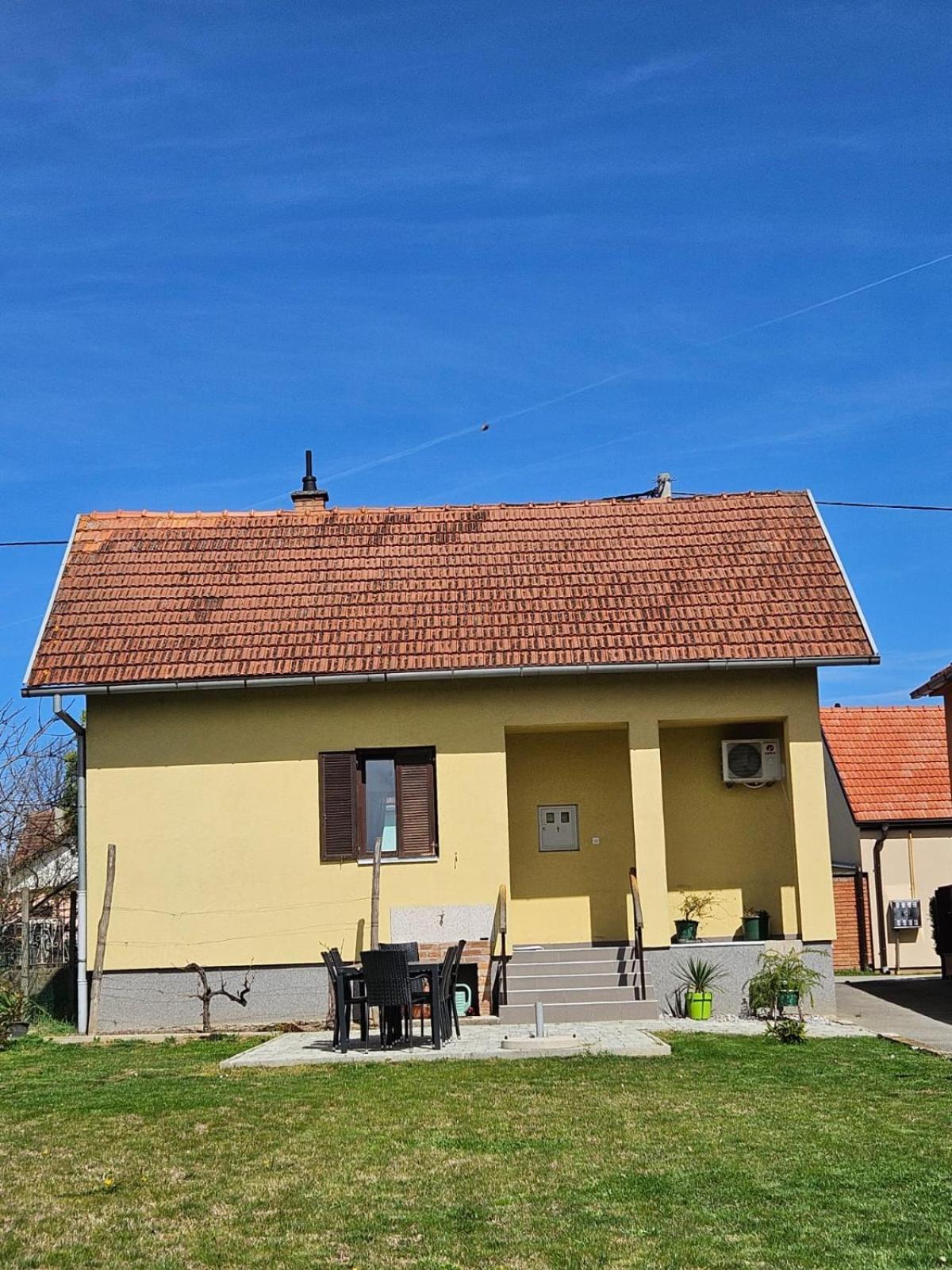 Dora Apartment *