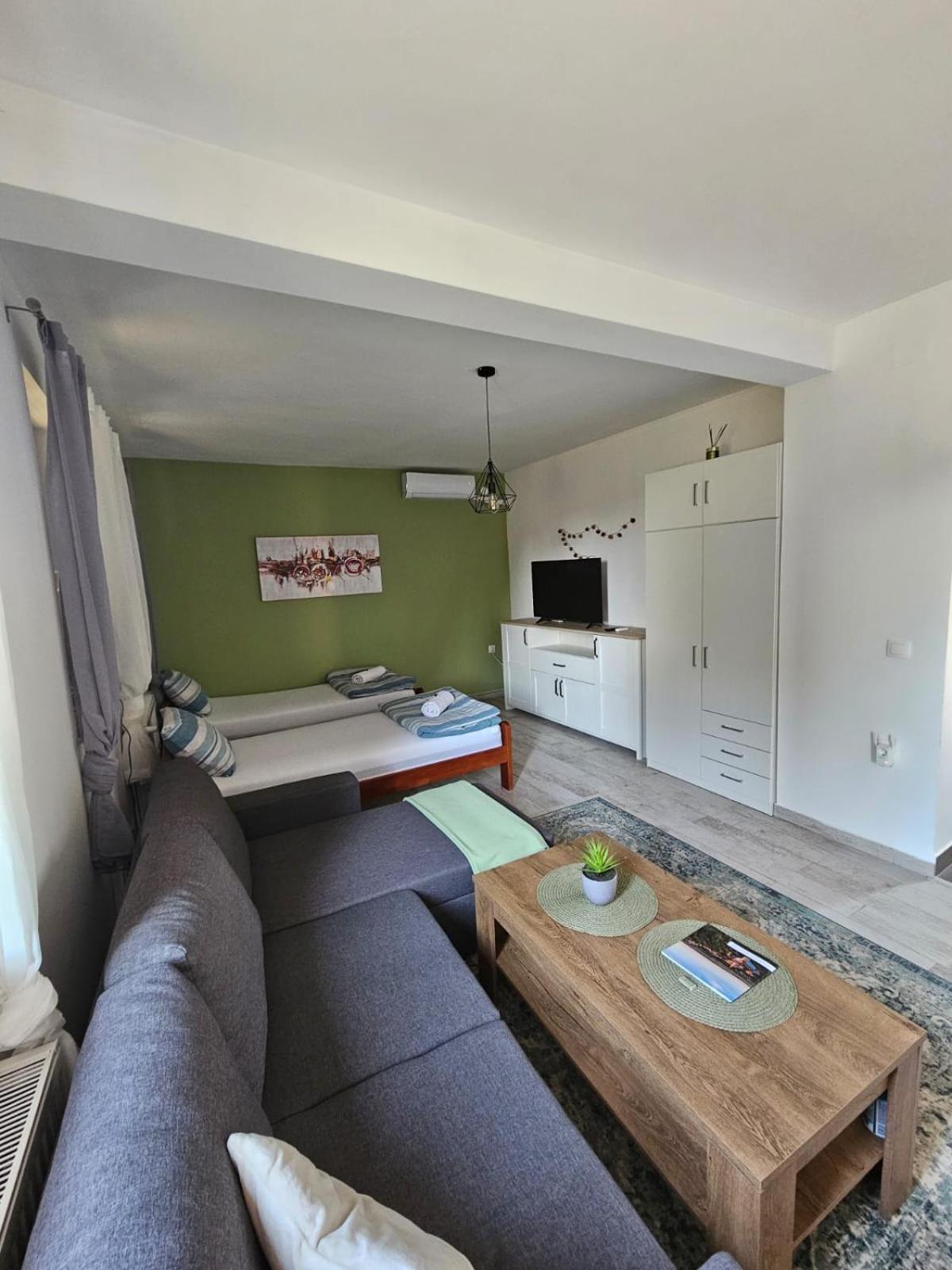 Dora Apartment *